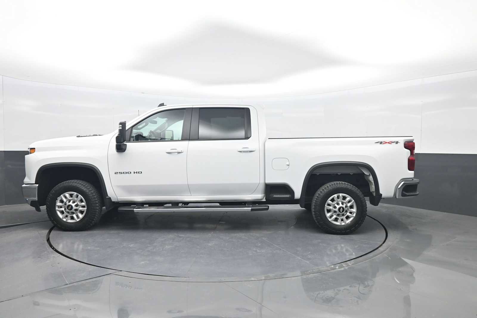 Used 2025 Chevrolet Silverado 2500 LT w/ Convenience Package AWD/4WD image 5