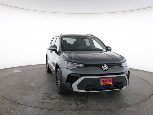Used 2025 Volkswagen Taos SE image 2