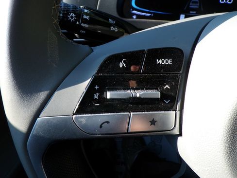 Certified 2025 Hyundai Elantra Sport FWD image 29