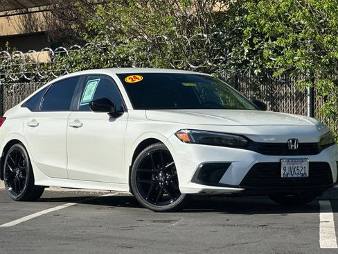 Used 2024 Honda Civic Sport image 2