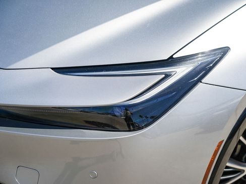 Certified 2023 Toyota Prius XLE FWD image 2