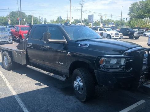 Used 2022 RAM 3500 Tradesman w/ Chrome Appearance Group AWD/4WD image 2