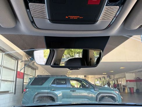 Used 2025 Hyundai Palisade SEL FWD image 19