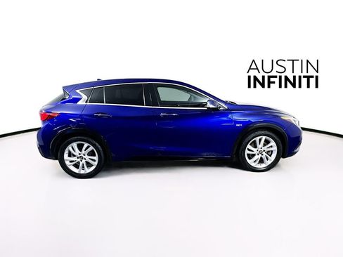 Used 2017 INFINITI QX30 image 8
