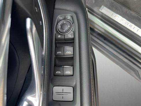 Used 2023 Chevrolet Suburban Premier image 16
