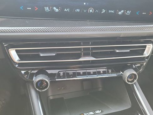 New 2026 Chevrolet Traverse High Country w/ LPO, Floor Liner Package FWD image 22