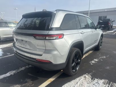 Used 2024 Jeep Grand Cherokee Altitude