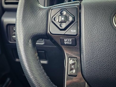 Used 2019 Toyota 4Runner TRD Off-Road Premium AWD/4WD image 19