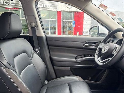 Certified 2025 Nissan Pathfinder SL AWD/4WD image 10