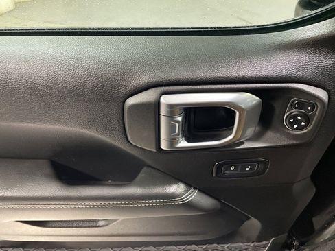 Used 2023 Jeep Wrangler Unlimited Sahara image 19