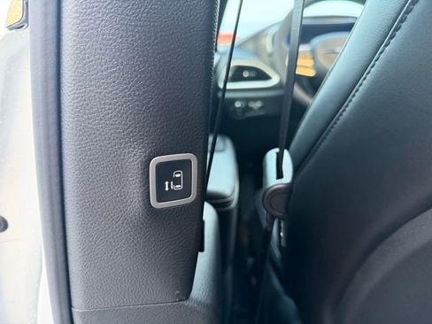 New 2026 Chrysler Pacifica Select image 30