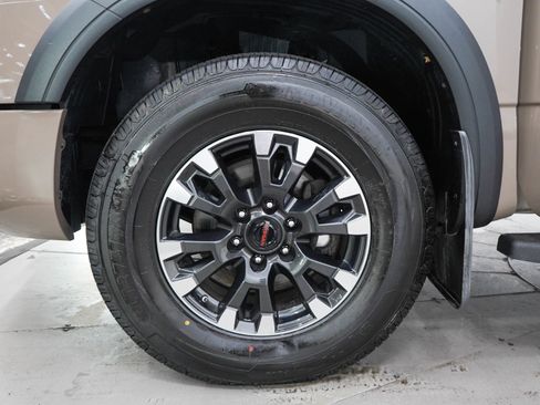Used 2022 Nissan Titan PRO-4X w/ Pro-4x Convenience Package AWD/4WD image 33