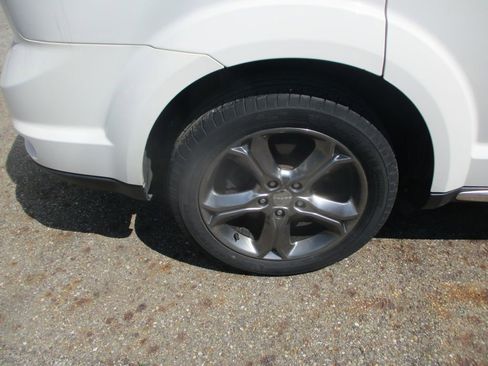 Used 2016 Dodge Journey Crossroad w/ Popular Equipment Group FWD image 3