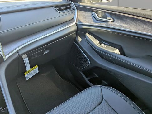 New 2026 Jeep Grand Cherokee Limited AWD/4WD image 18