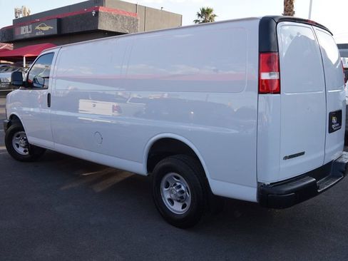 Used 2020 Chevrolet Express 3500 Extended w/ Driver Convenience Package RWD image 4