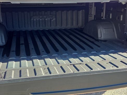 Used 2024 GMC Sierra 1500 AT4 image 9