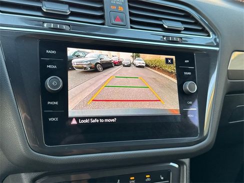 Certified 2022 Volkswagen Tiguan SE R-Line image 41