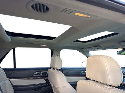 Used 2017 Ford Explorer Platinum image 36