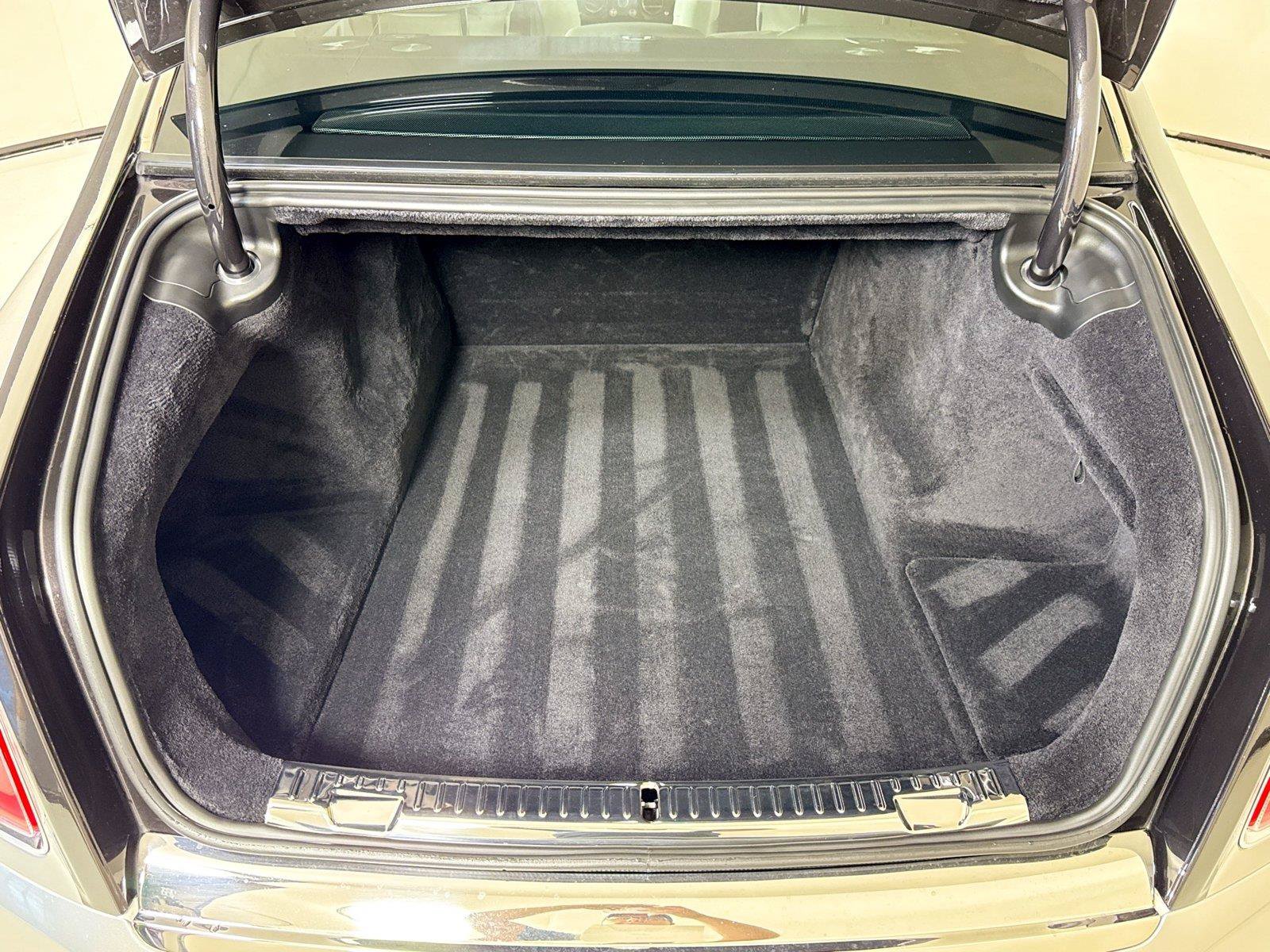 Used 2023 Rolls-Royce Phantom Sedan RWD image 31