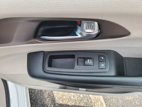 Used 2023 Chrysler Voyager LX FWD image 10