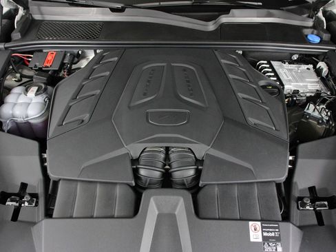 New 2026 Porsche Cayenne GTS image 20