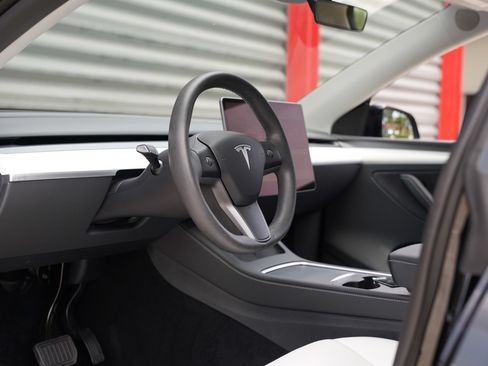 Used 2023 Tesla Model Y Long Range AWD/4WD image 14