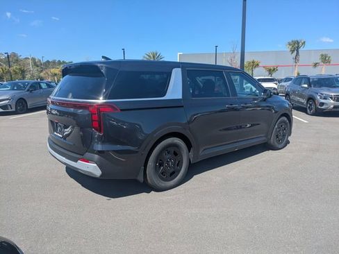 New 2026 Kia Carnival FWD image 3