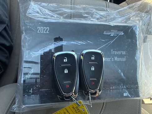 Used 2022 Chevrolet Traverse LS AWD/4WD image 25