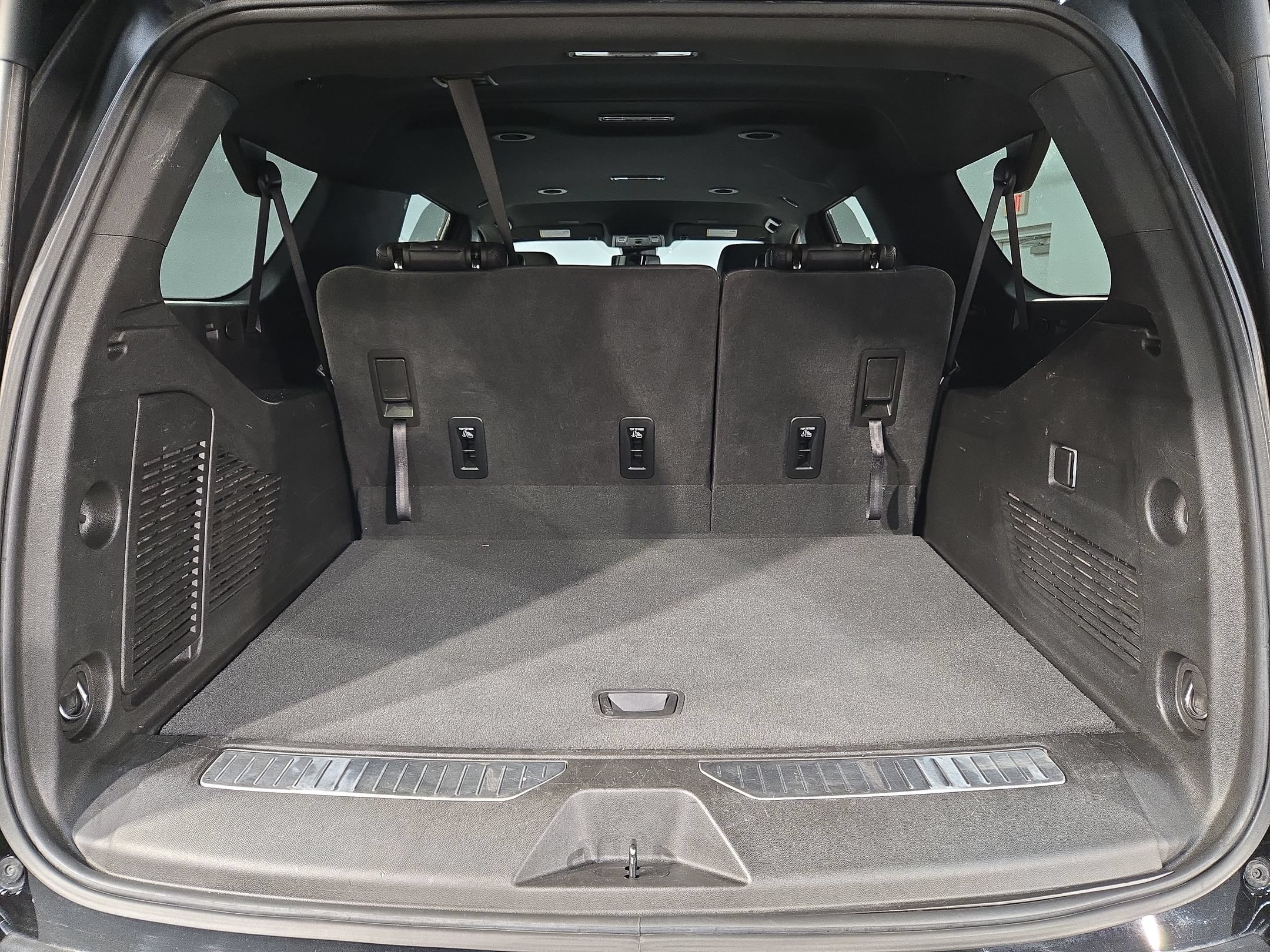 Used 2025 Chevrolet Suburban Z71 AWD/4WD image 16