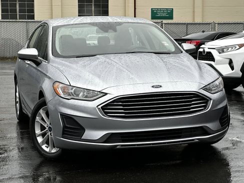 Used 2020 Ford Fusion SE image 3