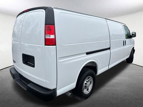 Used 2025 Chevrolet Express 3500 Extended w/ Driver Convenience Package RWD image 10