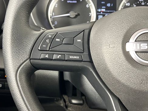 Used 2025 Nissan Kicks Play S image 8