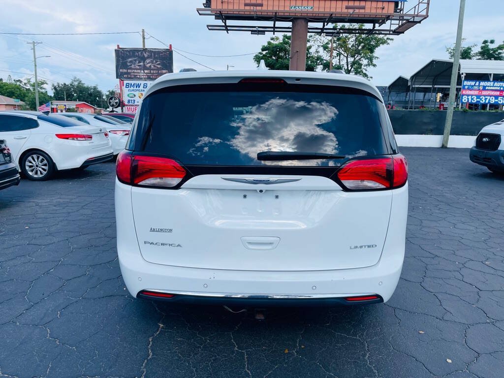 Used 2020 Chrysler Pacifica Limited FWD image 7