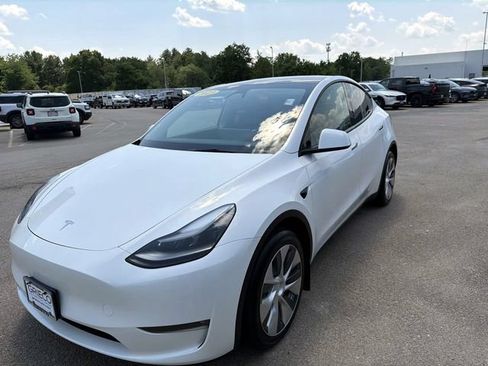 Used 2023 Tesla Model Y Long Range AWD/4WD image 7