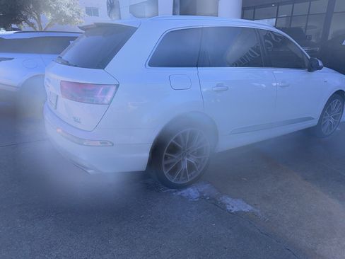 Used 2017 Audi Q7 3.0T Premium Plus w/ Premium Plus Package image 3