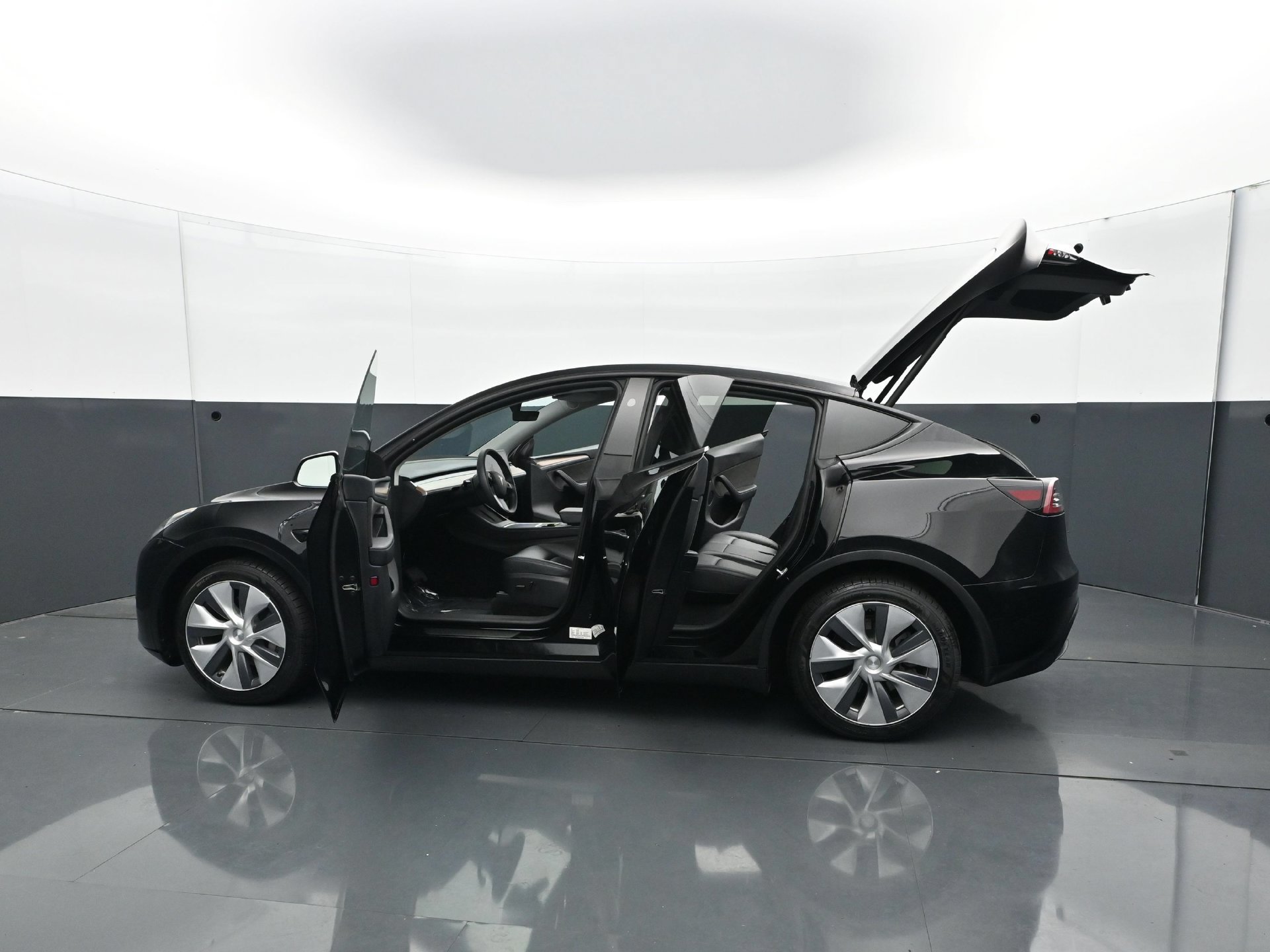 Used 2023 Tesla Model Y Long Range AWD/4WD image 31
