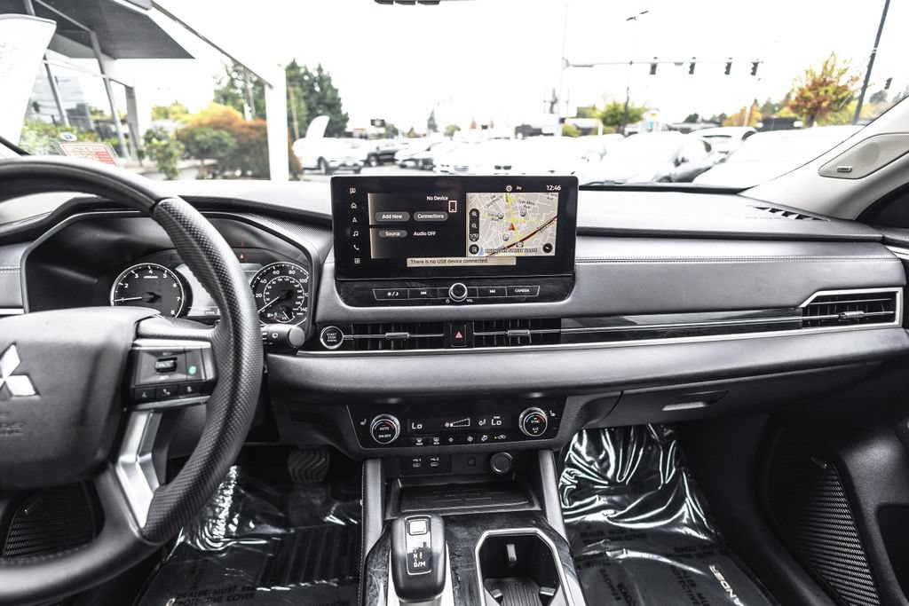 Used 2025 Mitsubishi Outlander SE FWD image 24