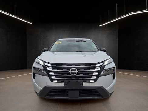 Used 2024 Nissan Rogue S FWD image 2