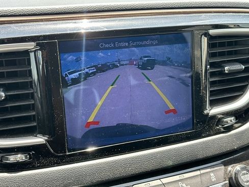 Used 2017 Chrysler Pacifica Touring-L FWD image 21