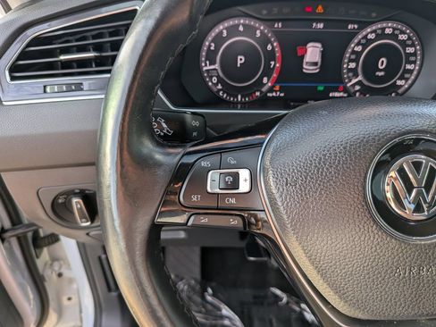 Used 2018 Volkswagen Tiguan SEL Premium FWD image 27