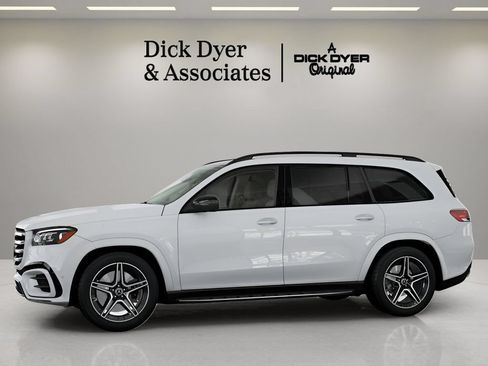 Used 2026 Mercedes-Benz GLS 450 4MATIC image 31