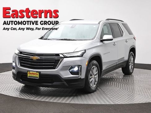 Used 2022 Chevrolet Traverse LT FWD image 1