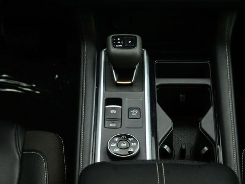 Used 2024 Nissan Pathfinder SL image 17