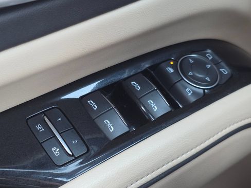 Used 2024 Cadillac Escalade Premium Luxury AWD/4WD image 31