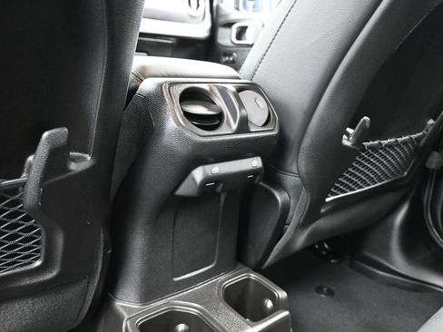 Used 2024 Jeep Gladiator Sport w/ Premium Package image 37