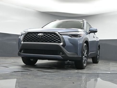Used 2023 Toyota Corolla Cross XLE image 33
