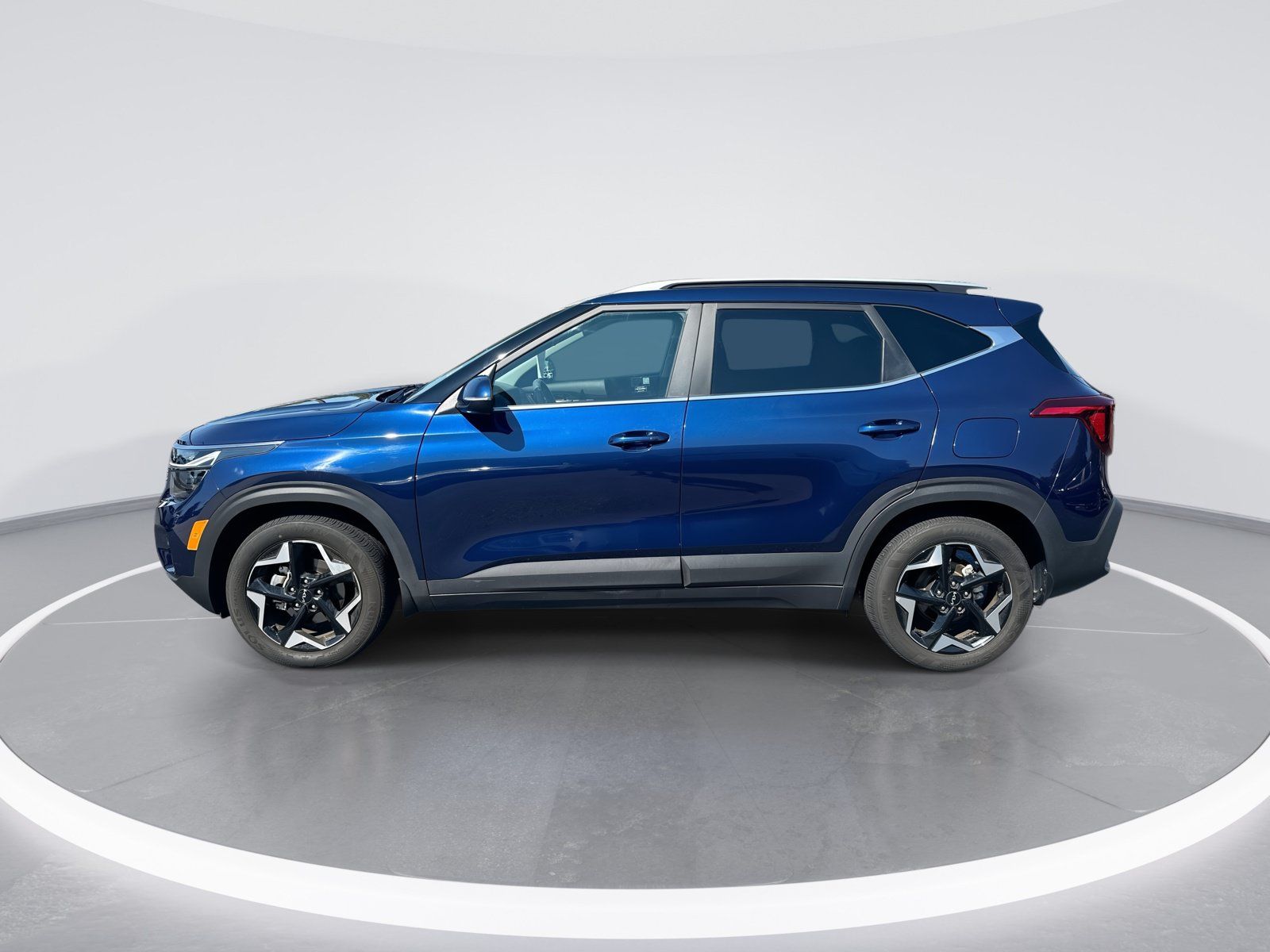 Used 2024 Kia Seltos EX FWD image 6