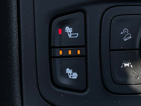 Used 2023 GMC Terrain SLE w/ Driver Convenience Package FWD image 16