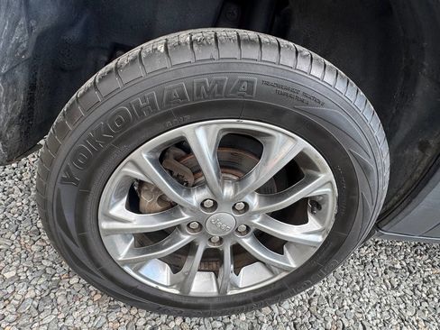 Used 2020 Jeep Cherokee Latitude Plus image 24