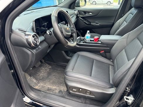 Used 2025 Chevrolet Equinox LT w/ Convenience Package II AWD/4WD image 4